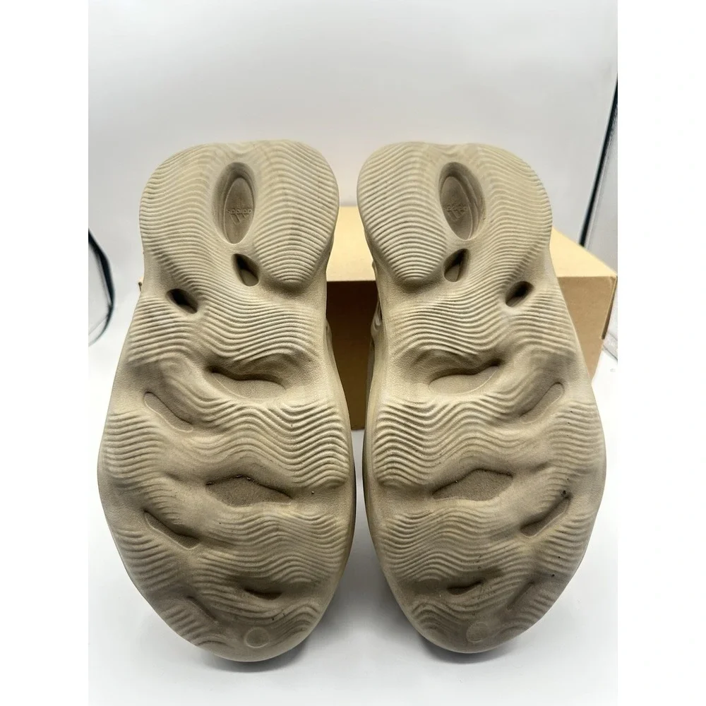 adidas Yeezy Foam Runner Stone Taupe Men's Size 10 ID4752